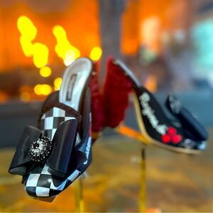 Dolce & Gabbana Queen of Love Studded Fur Bow Heels New Never Worn 36.5